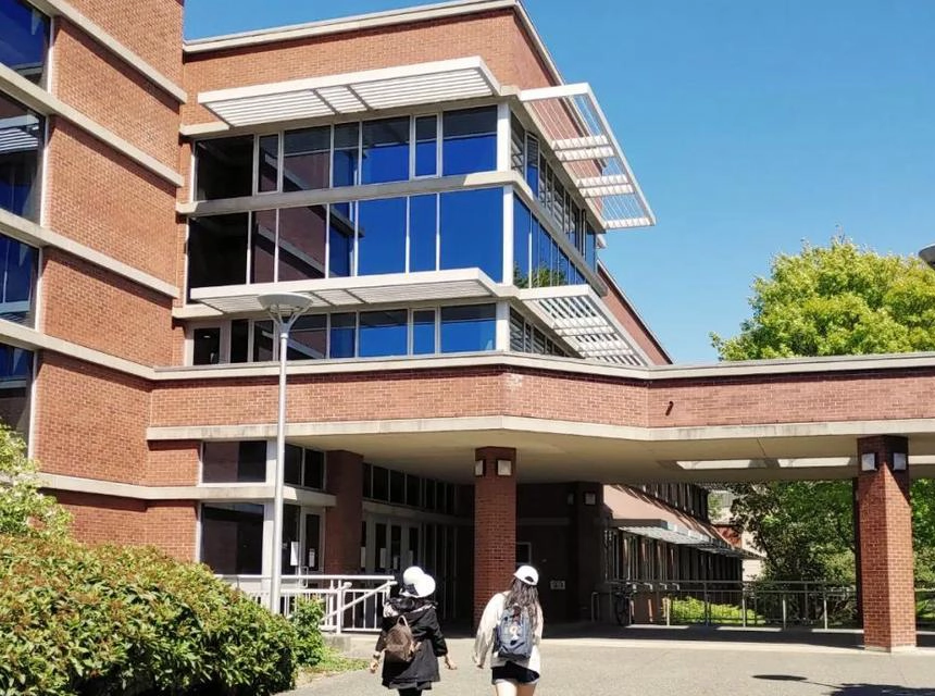 维多利亚大学